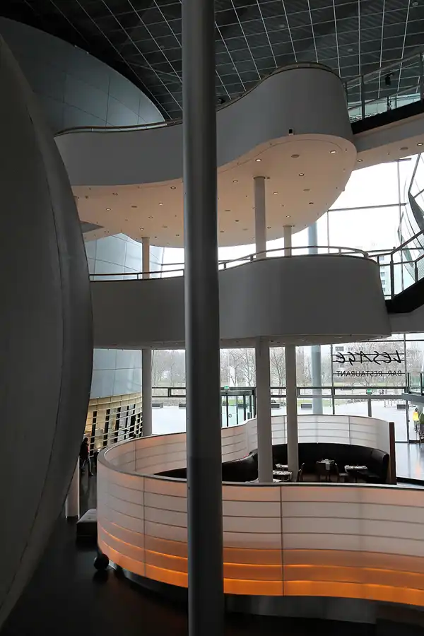 099 | 2016 | Dresden | Gläserne Manufaktur | © carsten riede fotografie