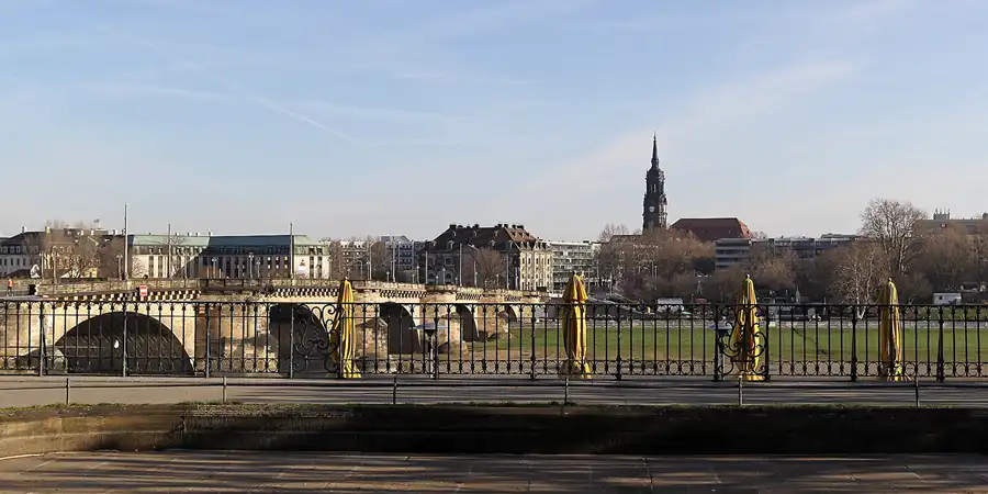 164 | 2016 | Dresden | Terrassenufer | © carsten riede fotografie