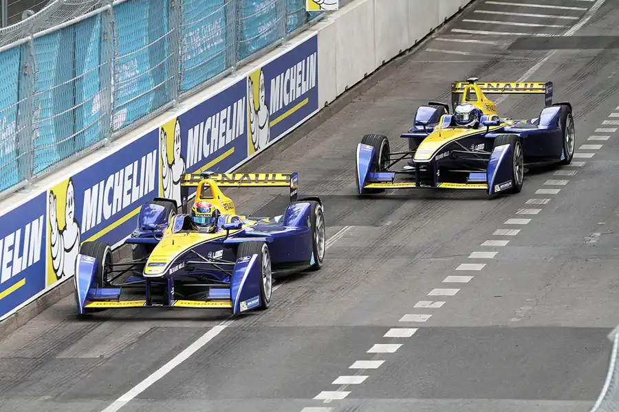 090 | 2016 | Berlin | Renault Z.E.15 | Team Renault e.dams | Sebastien Buemi + Renault Z.E.15 | Team Renault e.dams | Nicolas Prost | © carsten riede fotografie