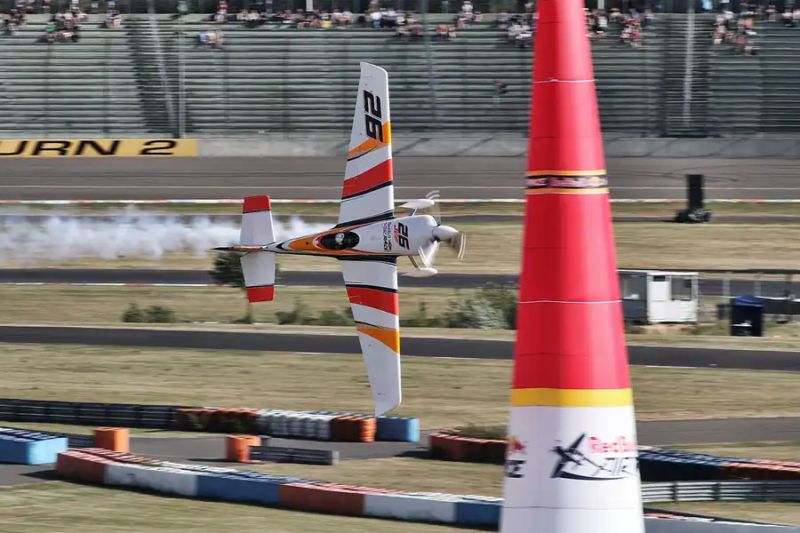 093 | 2016 | Eurospeedway | Red Bull Air Race – Master Class N° 26 – Juan Velarde | © carsten riede fotografie