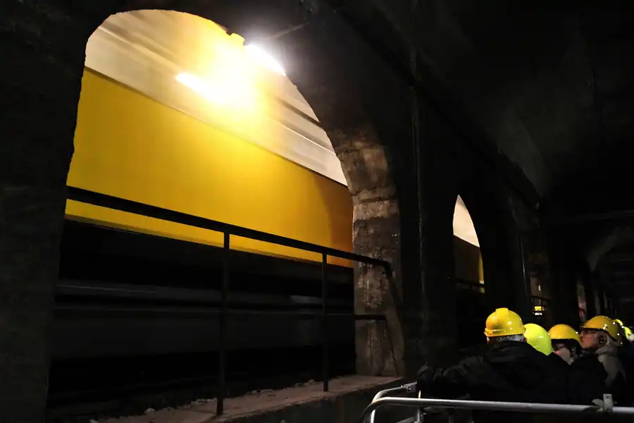 018 | 2016 | Berlin | U-Bahn-Cabrio-Tunnel-Tour | © carsten riede fotografie