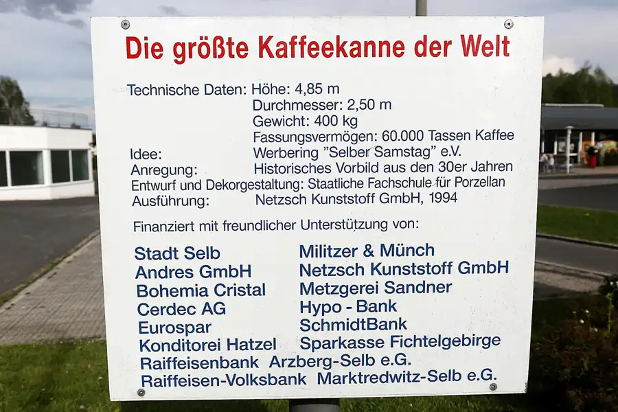 097 | 2017 | Selb | Die grösste Porzellan Kaffeekanne der Welt | © carsten riede fotografie