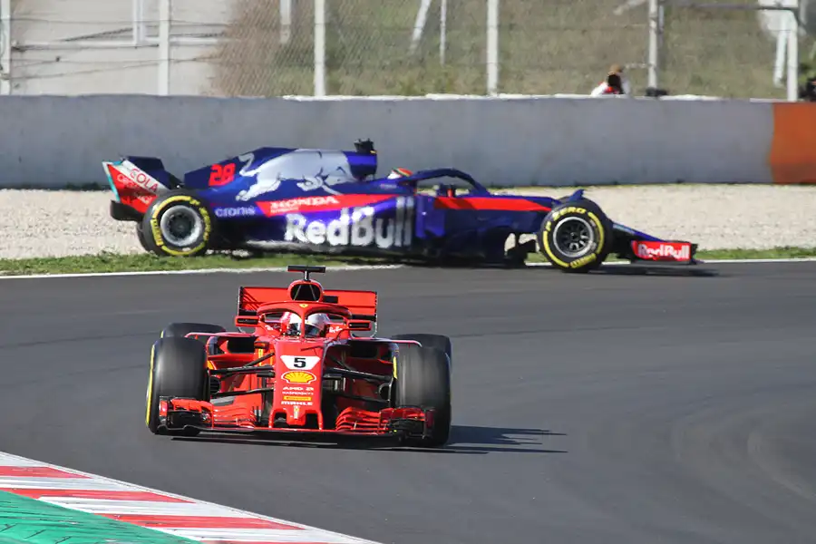 170 | 2018 | Barcelona | Toro Rosso-Honda STR13 | Brendon Hartley + Ferrari SF71H | Sebastian Vettel | © carsten riede fotografie