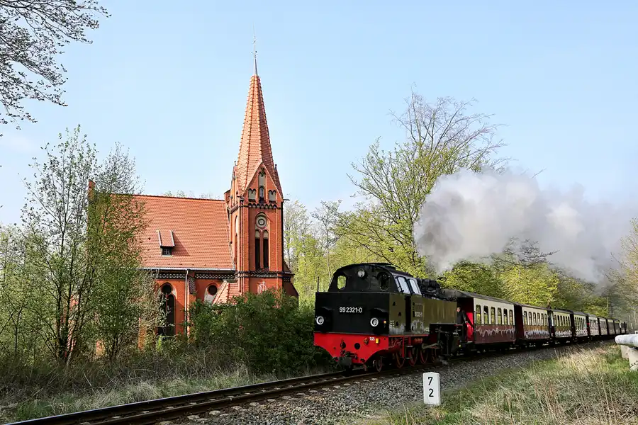 095 | 2018 | Heiligendamm | Mecklenburgische Bäderbahn Molli + Waldkirche | © carsten riede fotografie
