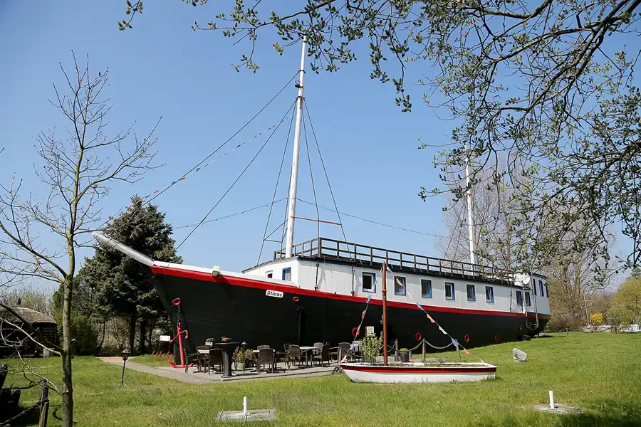 115 | 2018 | Wustrow | Hotelschiff Stinne | © carsten riede fotografie