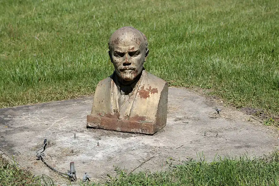 035 | 2018 | Küstrin-Kietz | Lenin-Büste | © carsten riede fotografie