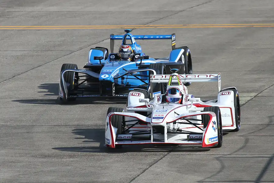073 | 2018 | Berlin | Penske EV-2 | Dragon Racing | Jose Maria Lopez + Renault Z.E.17 | Renault e.Dams | Sebastien Buemi | © carsten riede fotografie