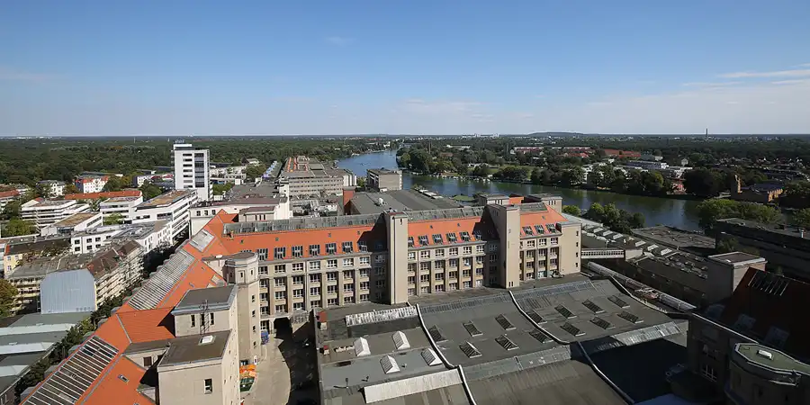 071 | 2018 | Berlin | Industriekultur in Berlin-Oberschöneweide – Blick vom Peter-Behrens-Turm | © carsten riede fotografie