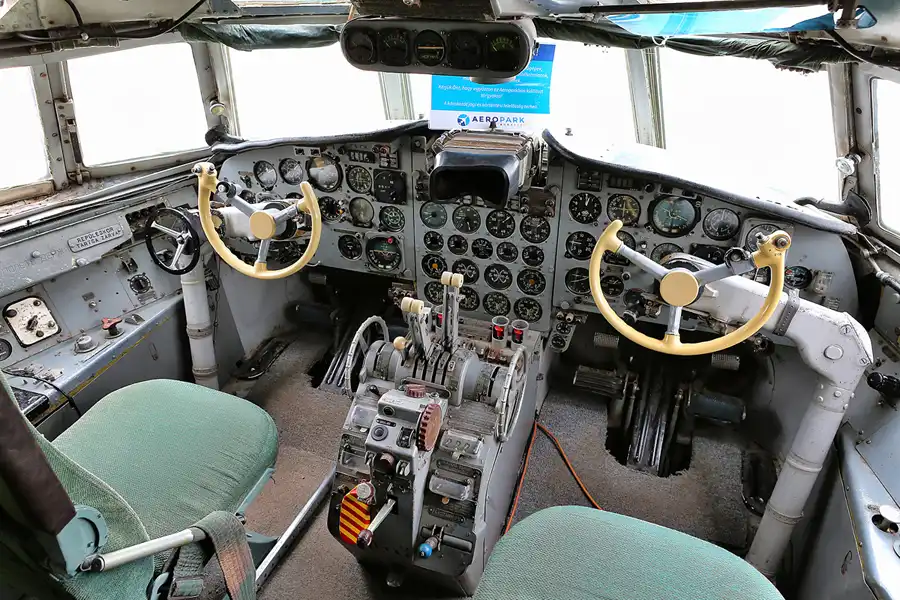 004 | 2019 | Budapest | Aeropark | © carsten riede fotografie