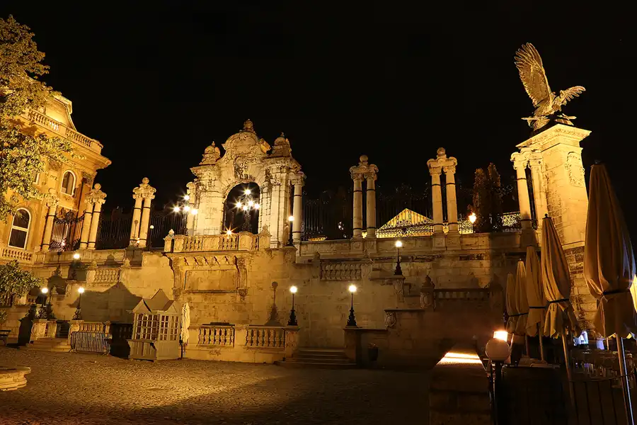 063 | 2019 | Budapest | Burgberg Turul Statue – Turul szobor | © carsten riede fotografie