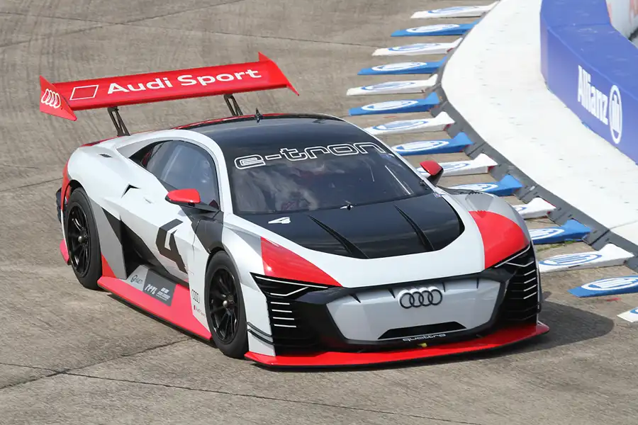 136 | 2019 | Berlin | Tempelhof Field | Audi E-Tron | © carsten riede fotografie