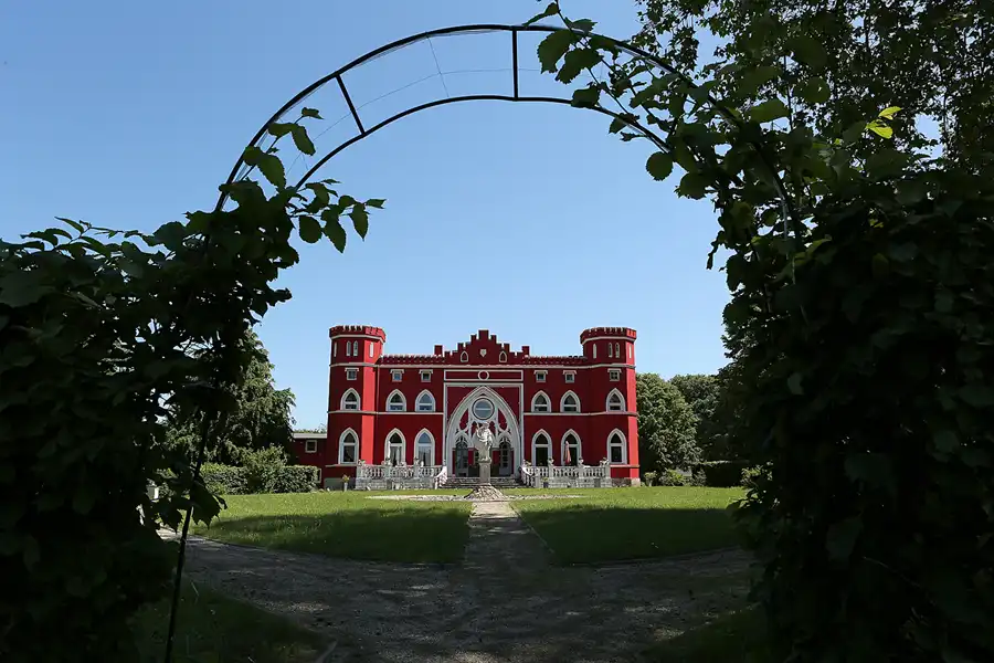 008 | 2019 | Garz | Jagdschloss Karnitz | © carsten riede fotografie