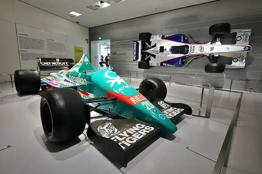 005 | 2019 | München | BMW Museum | Benetton-BMW B186 (1986) + BMW Sauber F1.06 (2006) | © carsten riede fotografie