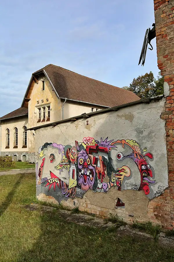 007 | 2019 | Strelitz-Alt | Mecklenburg-Strelitzsche Landesirrenanstalt Domjüch – artbase 2019 | © carsten riede fotografie