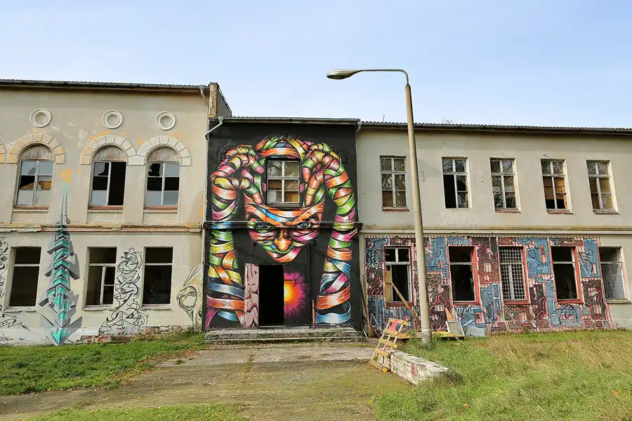 062 | 2019 | Strelitz-Alt | Mecklenburg-Strelitzsche Landesirrenanstalt Domjüch – artbase 2019 | © carsten riede fotografie