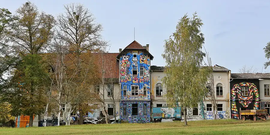 065 | 2019 | Strelitz-Alt | Mecklenburg-Strelitzsche Landesirrenanstalt Domjüch – artbase 2019 | © carsten riede fotografie