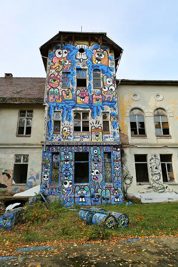 066 | 2019 | Strelitz-Alt | Mecklenburg-Strelitzsche Landesirrenanstalt Domjüch – artbase 2019 | © carsten riede fotografie