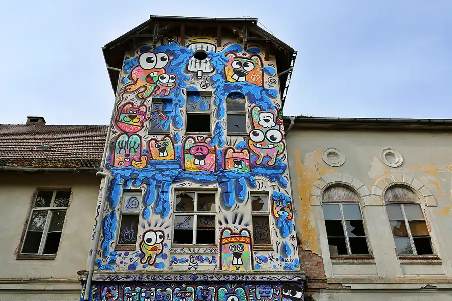 067 | 2019 | Strelitz-Alt | Mecklenburg-Strelitzsche Landesirrenanstalt Domjüch – artbase 2019 | © carsten riede fotografie