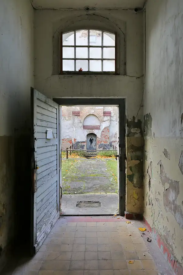 170 | 2019 | Strelitz-Alt | Mecklenburg-Strelitzsche Landesirrenanstalt Domjüch – artbase 2019 | © carsten riede fotografie