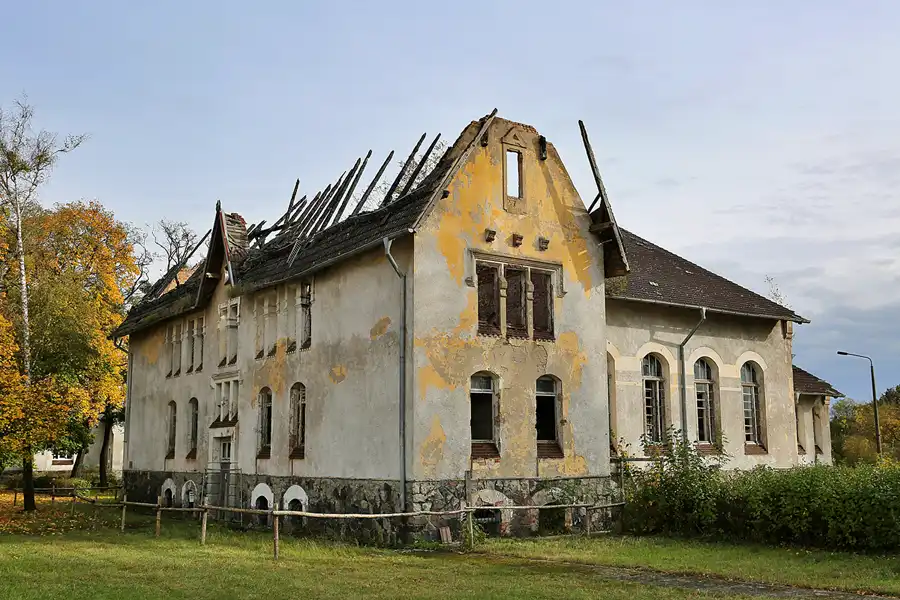 220 | 2019 | Strelitz-Alt | Mecklenburg-Strelitzsche Landesirrenanstalt Domjüch – artbase 2019 | © carsten riede fotografie