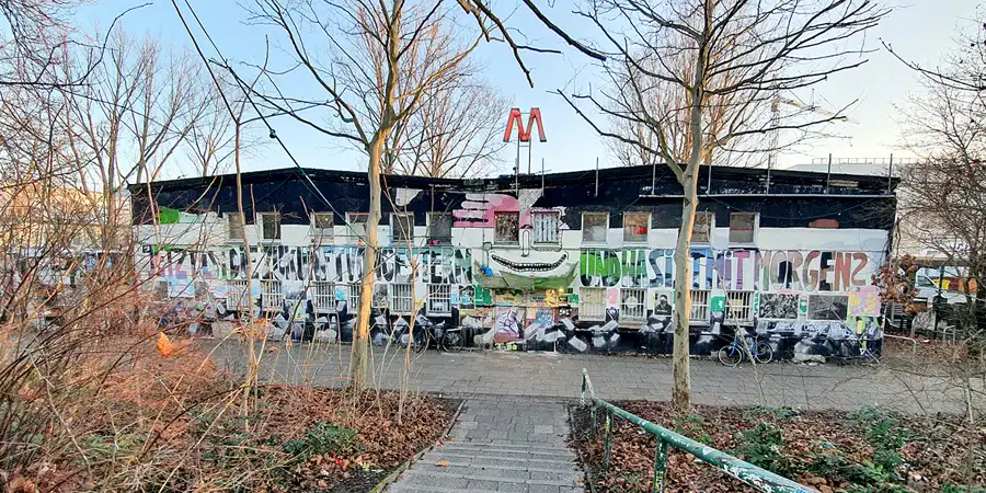 002 | 2020 | Berlin | Storkower Strasse | © carsten riede fotografie