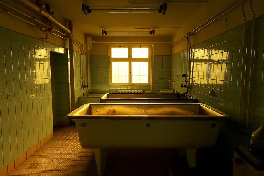 002 | 2020 | Berlin | Das Haftkrankenhaus in der Untersuchungshaftanstalt des Ministeriums für Staatssicherheit der DDR (MfS) Hohenschönhausen | © carsten riede fotografie