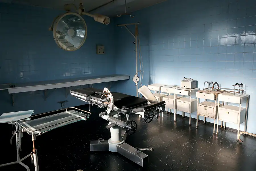 075 | 2020 | Berlin | Das Haftkrankenhaus in der Untersuchungshaftanstalt des Ministeriums für Staatssicherheit der DDR (MfS) Hohenschönhausen | © carsten riede fotografie