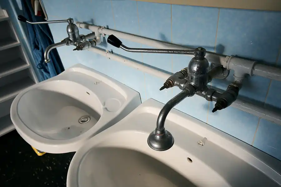 086 | 2020 | Berlin | Das Haftkrankenhaus in der Untersuchungshaftanstalt des Ministeriums für Staatssicherheit der DDR (MfS) Hohenschönhausen | © carsten riede fotografie