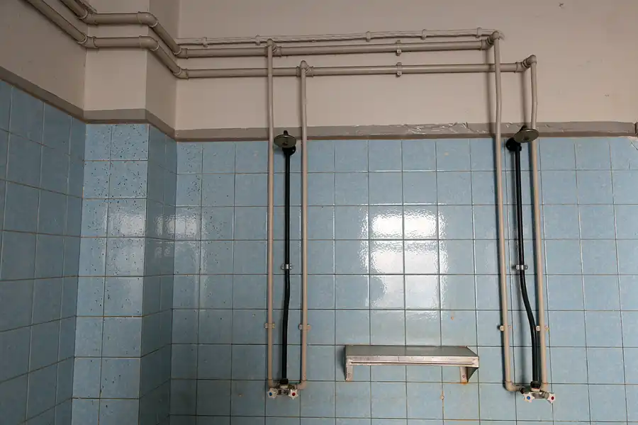 107 | 2020 | Berlin | Das Haftkrankenhaus in der Untersuchungshaftanstalt des Ministeriums für Staatssicherheit der DDR (MfS) Hohenschönhausen | © carsten riede fotografie