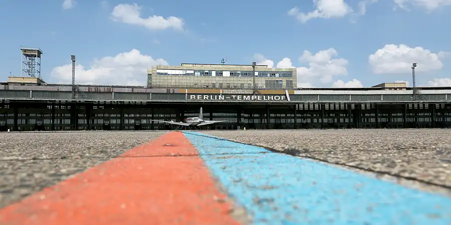 068 | 2020 | Berlin | Flughafen Tempelhof | © carsten riede fotografie