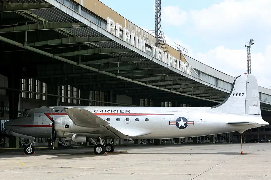 084 | 2020 | Berlin | Flughafen Tempelhof | © carsten riede fotografie
