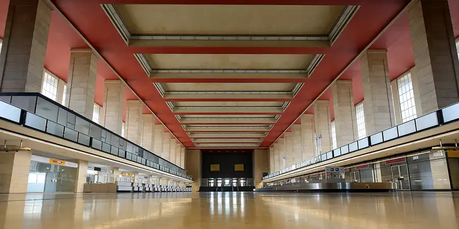 095 | 2020 | Berlin | Flughafen Tempelhof | © carsten riede fotografie