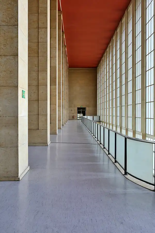 099 | 2020 | Berlin | Flughafen Tempelhof | © carsten riede fotografie