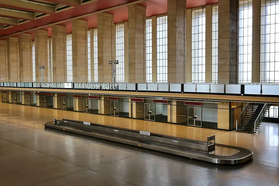 113 | 2020 | Berlin | Flughafen Tempelhof | © carsten riede fotografie