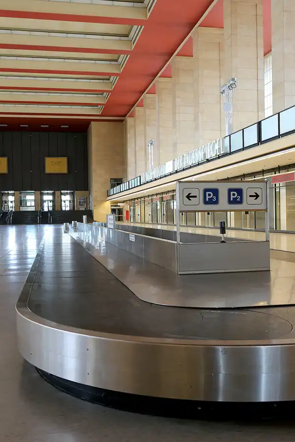 123 | 2020 | Berlin | Flughafen Tempelhof | © carsten riede fotografie