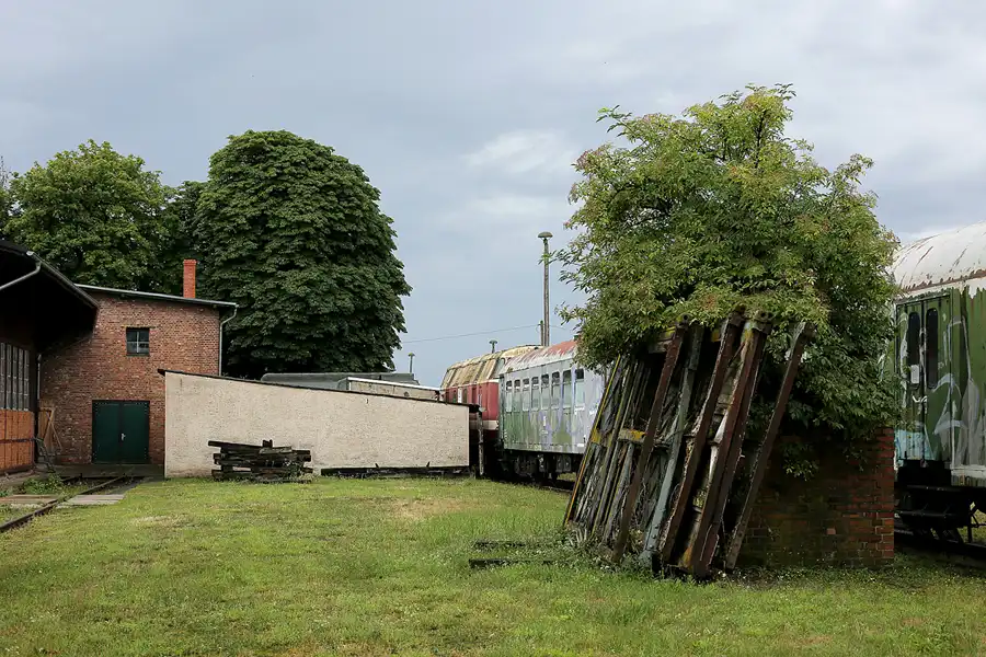 072 | 2020 | Stassfurt | Bahnbetriebswerk Stassfurt – Katastrophenzug der Deutschen Reichsbahn – K9-Zug | © carsten riede fotografie