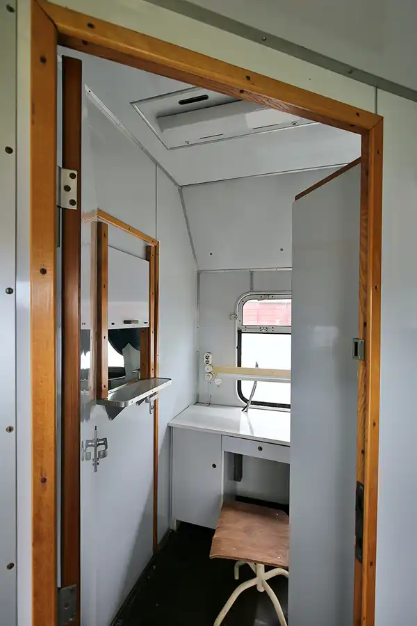 107 | 2020 | Stassfurt | Bahnbetriebswerk Stassfurt – Katastrophenzug der Deutschen Reichsbahn – K9-Zug | © carsten riede fotografie