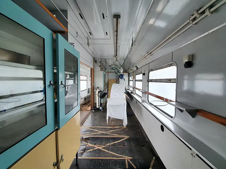 110 | 2020 | Stassfurt | Bahnbetriebswerk Stassfurt – Katastrophenzug der Deutschen Reichsbahn – K9-Zug | © carsten riede fotografie