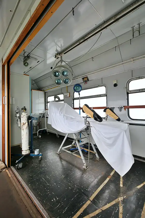 113 | 2020 | Stassfurt | Bahnbetriebswerk Stassfurt – Katastrophenzug der Deutschen Reichsbahn – K9-Zug | © carsten riede fotografie