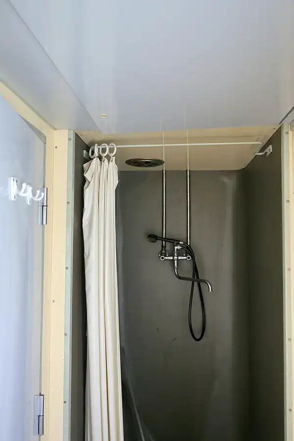 121 | 2020 | Stassfurt | Bahnbetriebswerk Stassfurt – Katastrophenzug der Deutschen Reichsbahn – K9-Zug | © carsten riede fotografie