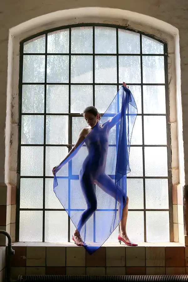 062 | 2020 | Wittenberge | Bahnbetriebswerk Wittenberge – Historischer Lokschuppen – Model Nadine L'Adorée | © carsten riede fotografie