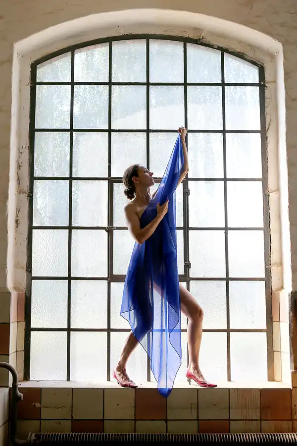 063 | 2020 | Wittenberge | Bahnbetriebswerk Wittenberge – Historischer Lokschuppen – Model Nadine L'Adorée | © carsten riede fotografie