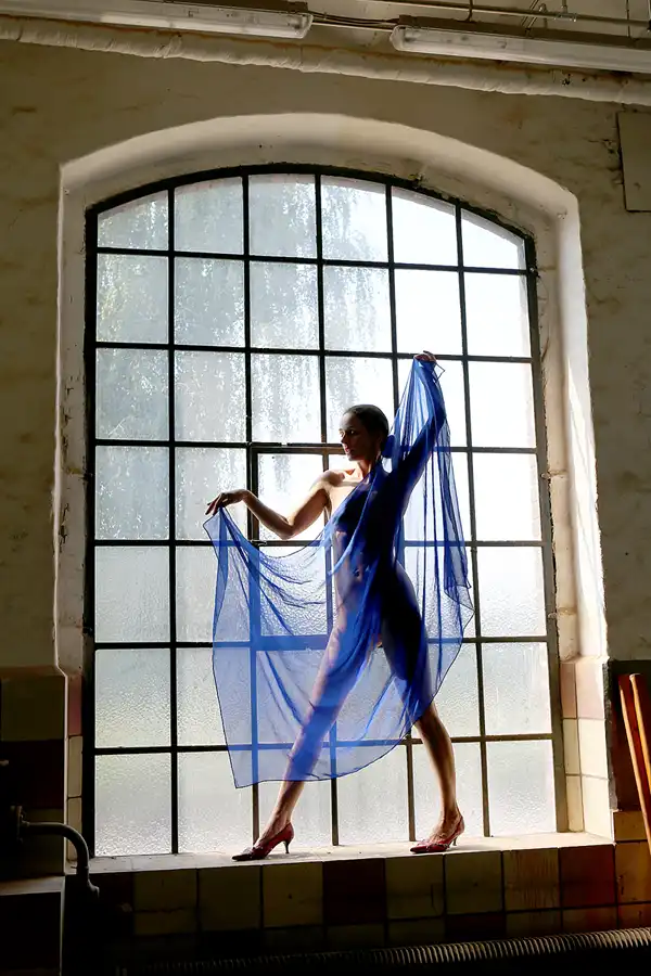 064 | 2020 | Wittenberge | Bahnbetriebswerk Wittenberge – Historischer Lokschuppen – Model Nadine L'Adorée | © carsten riede fotografie