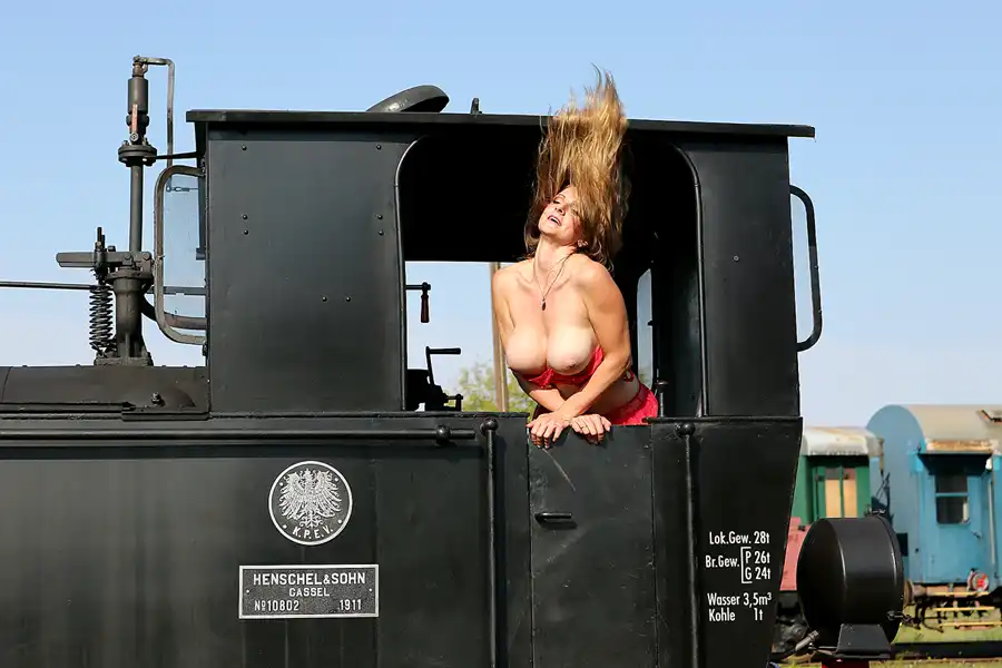 076 | 2020 | Wittenberge | Bahnbetriebswerk Wittenberge – Historischer Lokschuppen – Model Cold Angel Jana | © carsten riede fotografie