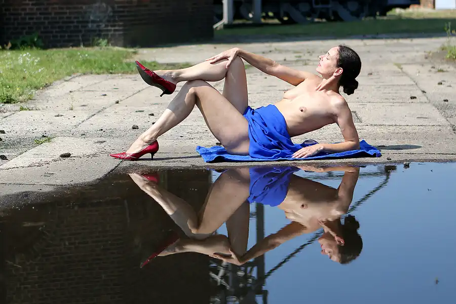 108 | 2020 | Wittenberge | Bahnbetriebswerk Wittenberge – Historischer Lokschuppen – Model Nadine L'Adorée | © carsten riede fotografie