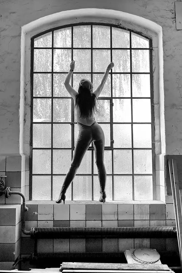 202 | 2020 | Wittenberge | Bahnbetriebswerk Wittenberge – Historischer Lokschuppen – Model Romy | © carsten riede fotografie