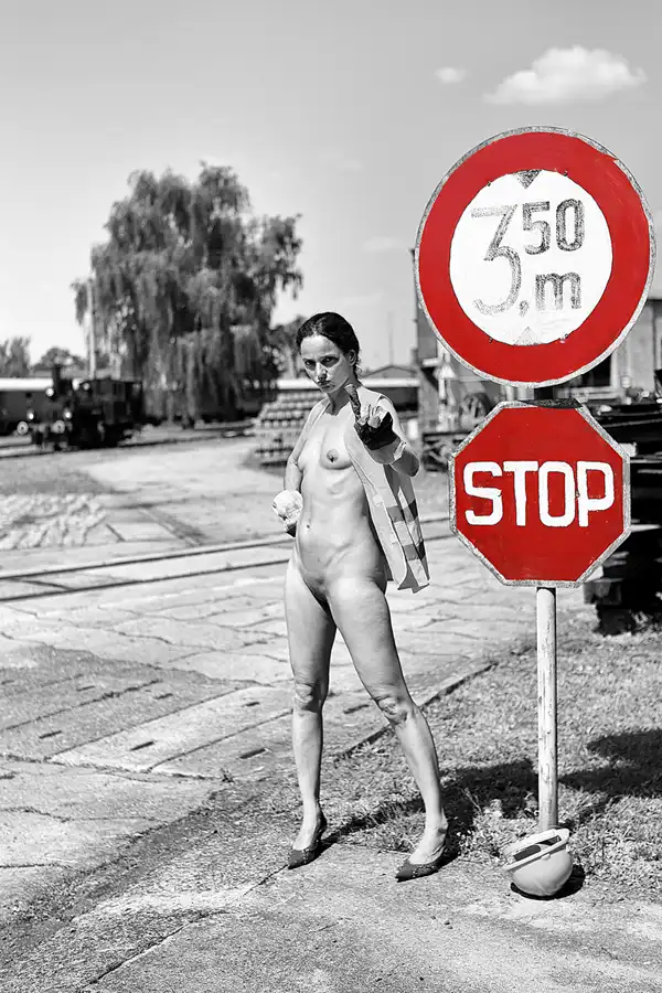 287 | 2020 | Wittenberge | Bahnbetriebswerk Wittenberge – Historischer Lokschuppen – Model Nadine L'Adorée | © carsten riede fotografie