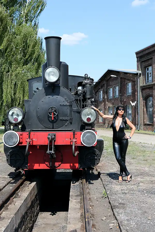299 | 2020 | Wittenberge | Bahnbetriebswerk Wittenberge – Historischer Lokschuppen – Model Romy | © carsten riede fotografie