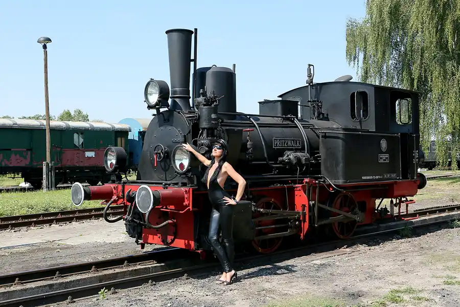 300 | 2020 | Wittenberge | Bahnbetriebswerk Wittenberge – Historischer Lokschuppen – Model Romy | © carsten riede fotografie