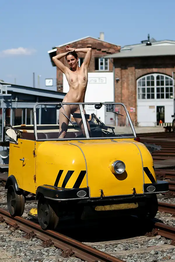 333 | 2020 | Wittenberge | Bahnbetriebswerk Wittenberge – Historischer Lokschuppen – Model Nadine L'Adorée | © carsten riede fotografie